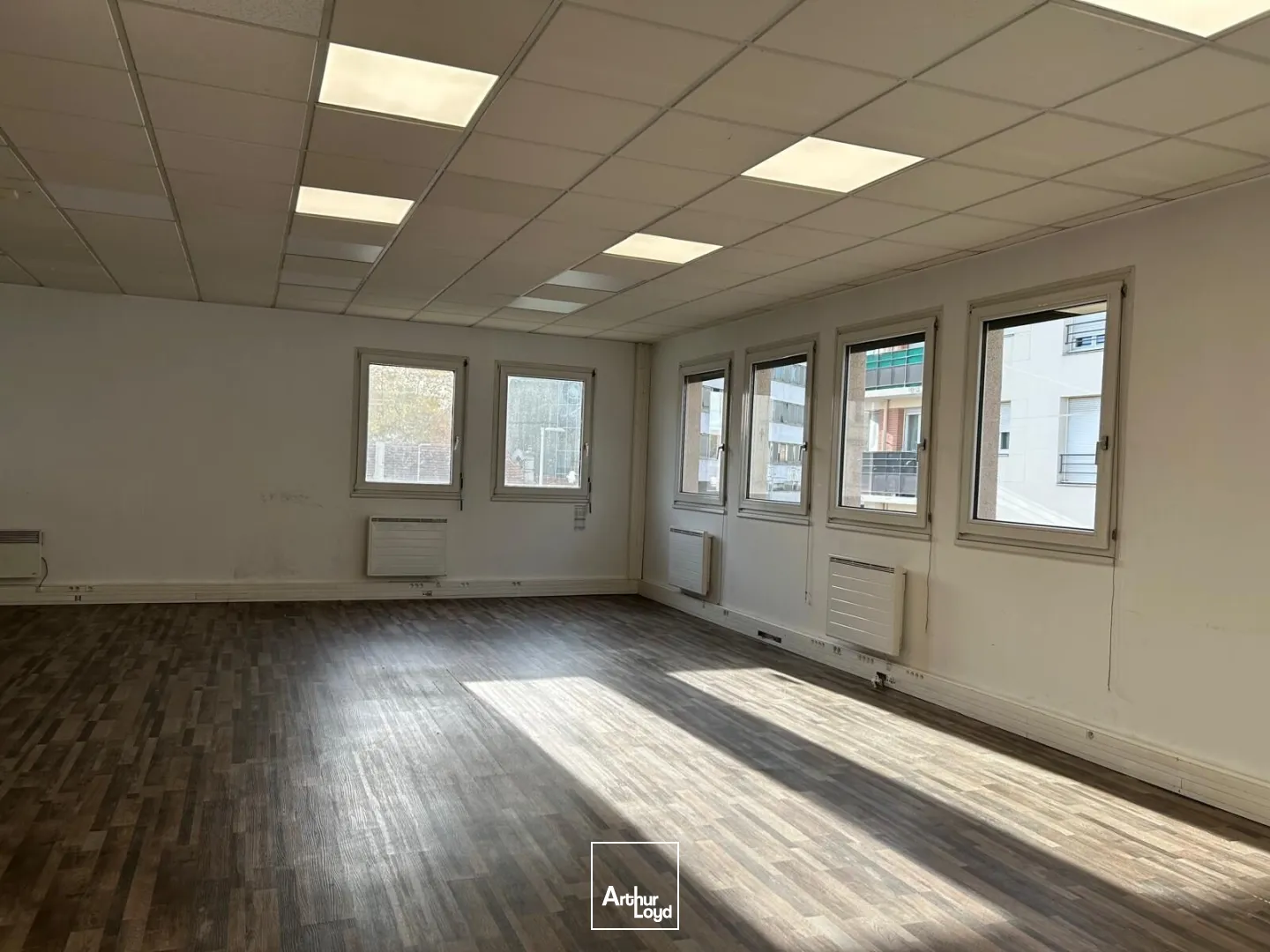Opportunité d'acquisition de locaux d'activité, rapidement accessibles depuis Paris