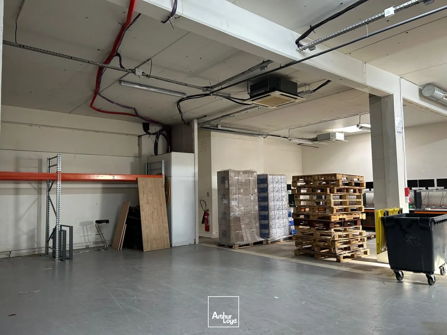 Opportunité d'acquisition de locaux d'activité, rapidement accessibles depuis Paris