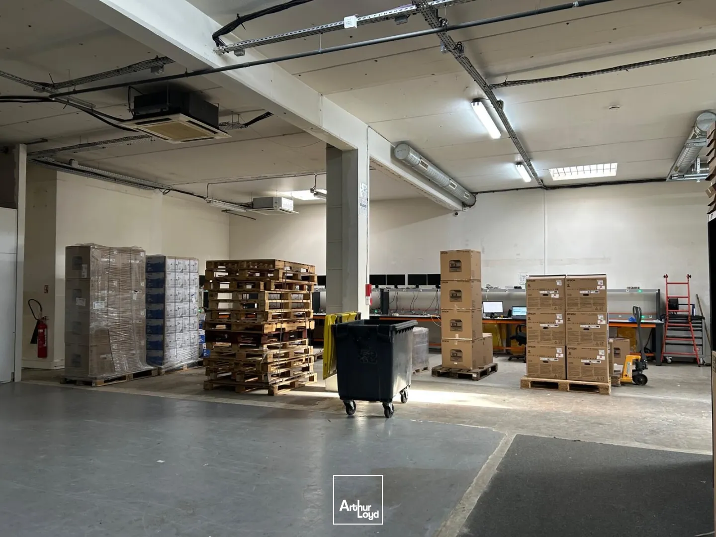 Opportunité d'acquisition de locaux d'activité, rapidement accessibles depuis Paris