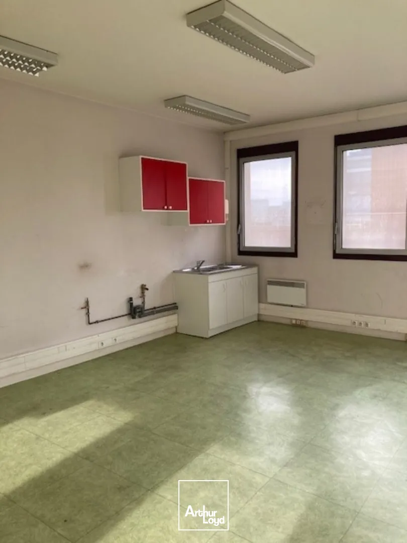 Bureaux - Location - MONTIGNY LE BRETONNEUX - 78180 - 755.8-755.8 - 7582396