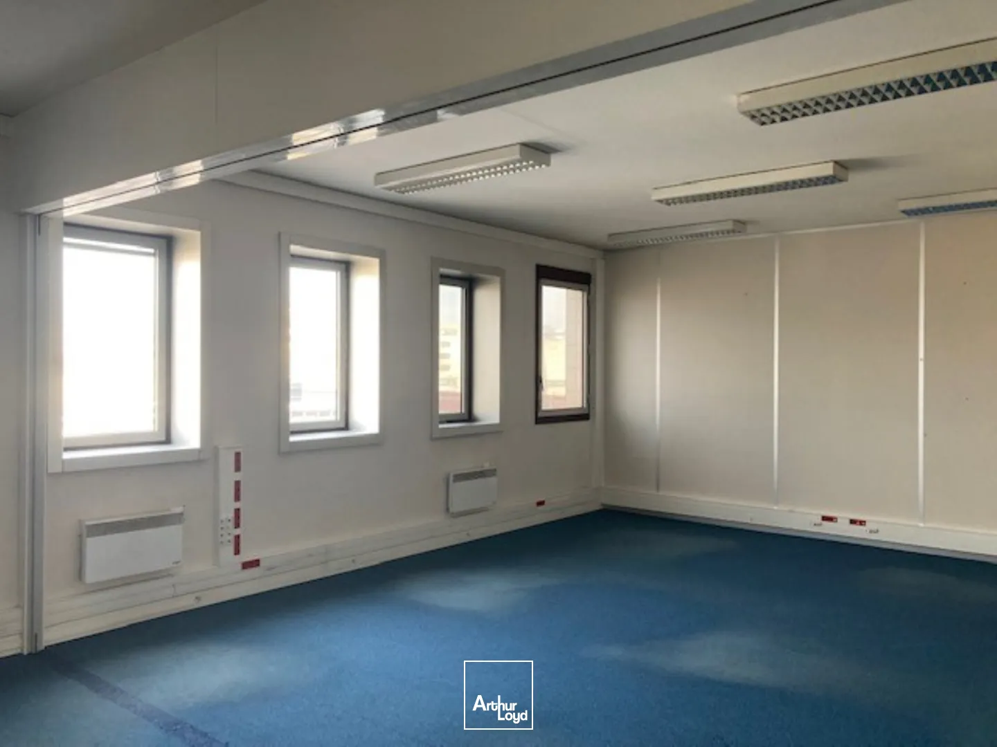 Bureaux - Location - MONTIGNY LE BRETONNEUX - 78180 - 755.8-755.8 - 7582397
