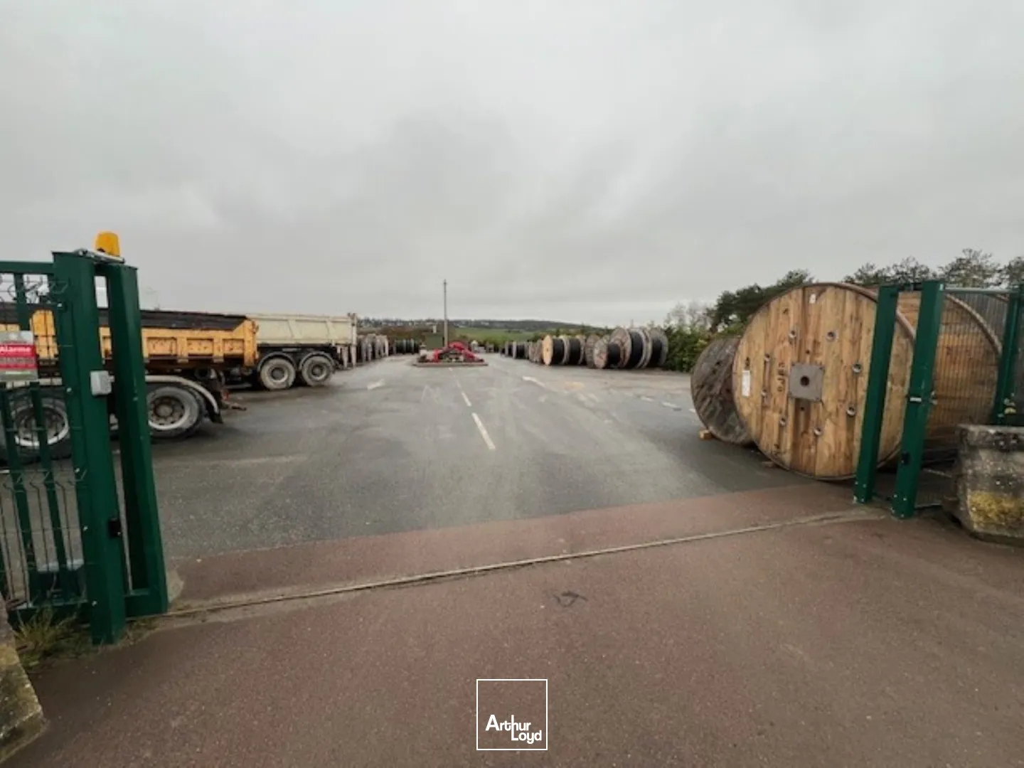 Locaux d'activité & Entrepôts - Vente - THIVERVAL GRIGNON - 78850 - 9374-9374 - 7582418