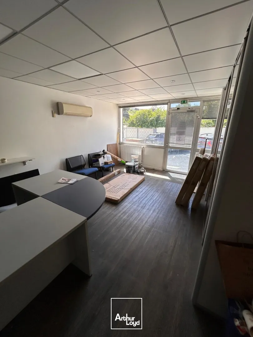 Locaux d'activité & Entrepôts - Vente - MARSEILLE - 13015 - 0-694.97 - 7582465