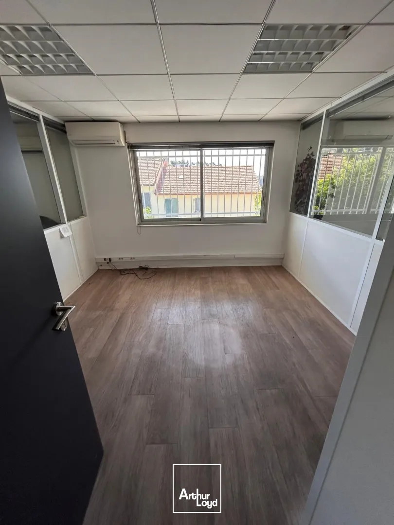 Locaux d'activité & Entrepôts - Vente - MARSEILLE - 13015 - 0-694.97 - 7582469