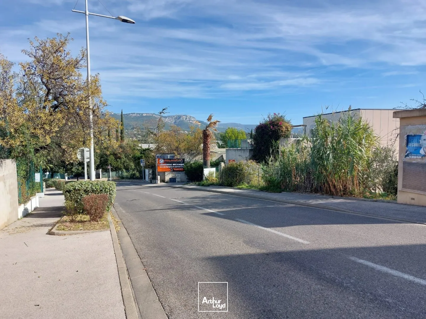 Local commercial/d'activités rénové à vendre ou à louer - Les Playes - La Seyne