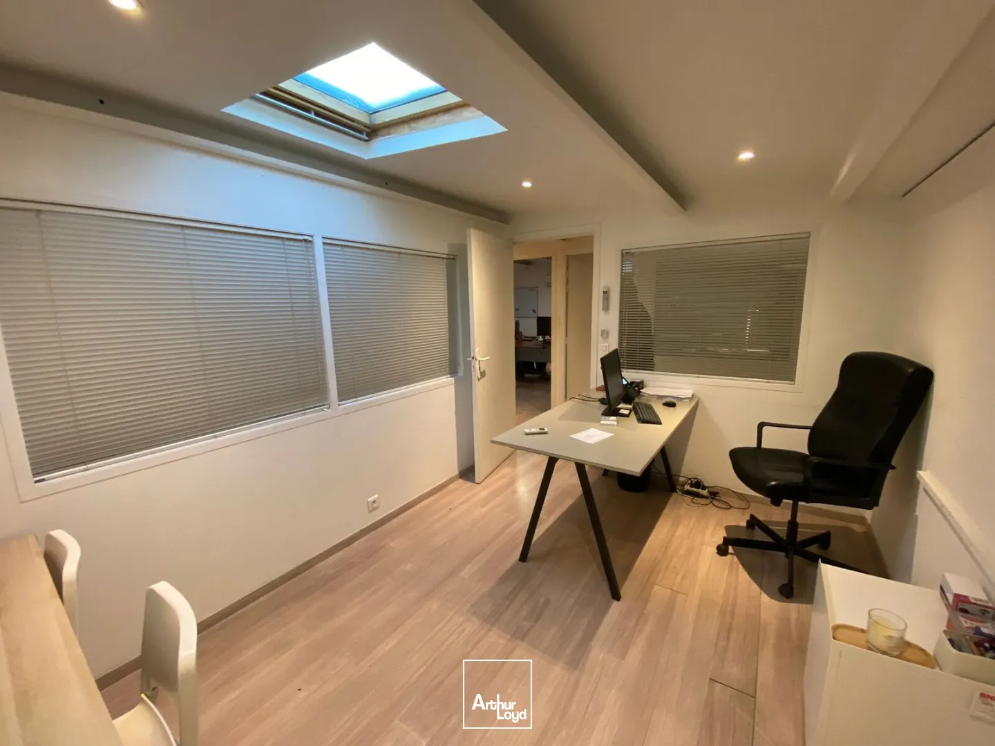 Local d'activités avec bureaux à vendre - ZFU - 13016 Marseille