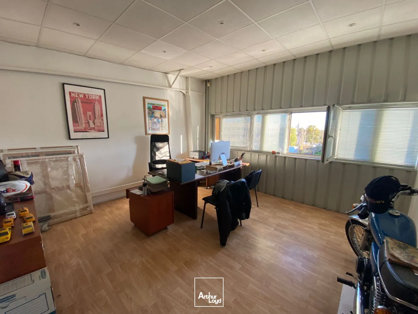 Local d'activités avec bureaux à vendre - ZFU - 13016 Marseille