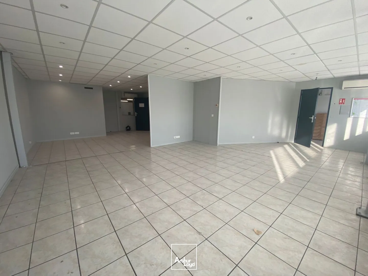 Local d'activités avec bureaux à vendre - ZFU - 13016 Marseille