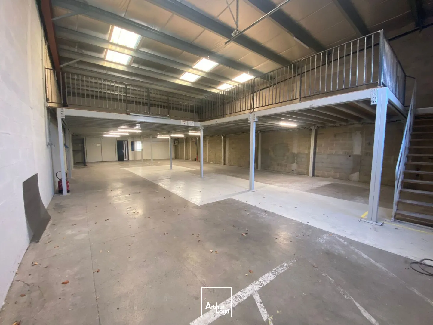 Local d'activités avec bureaux à vendre - ZFU - 13016 Marseille