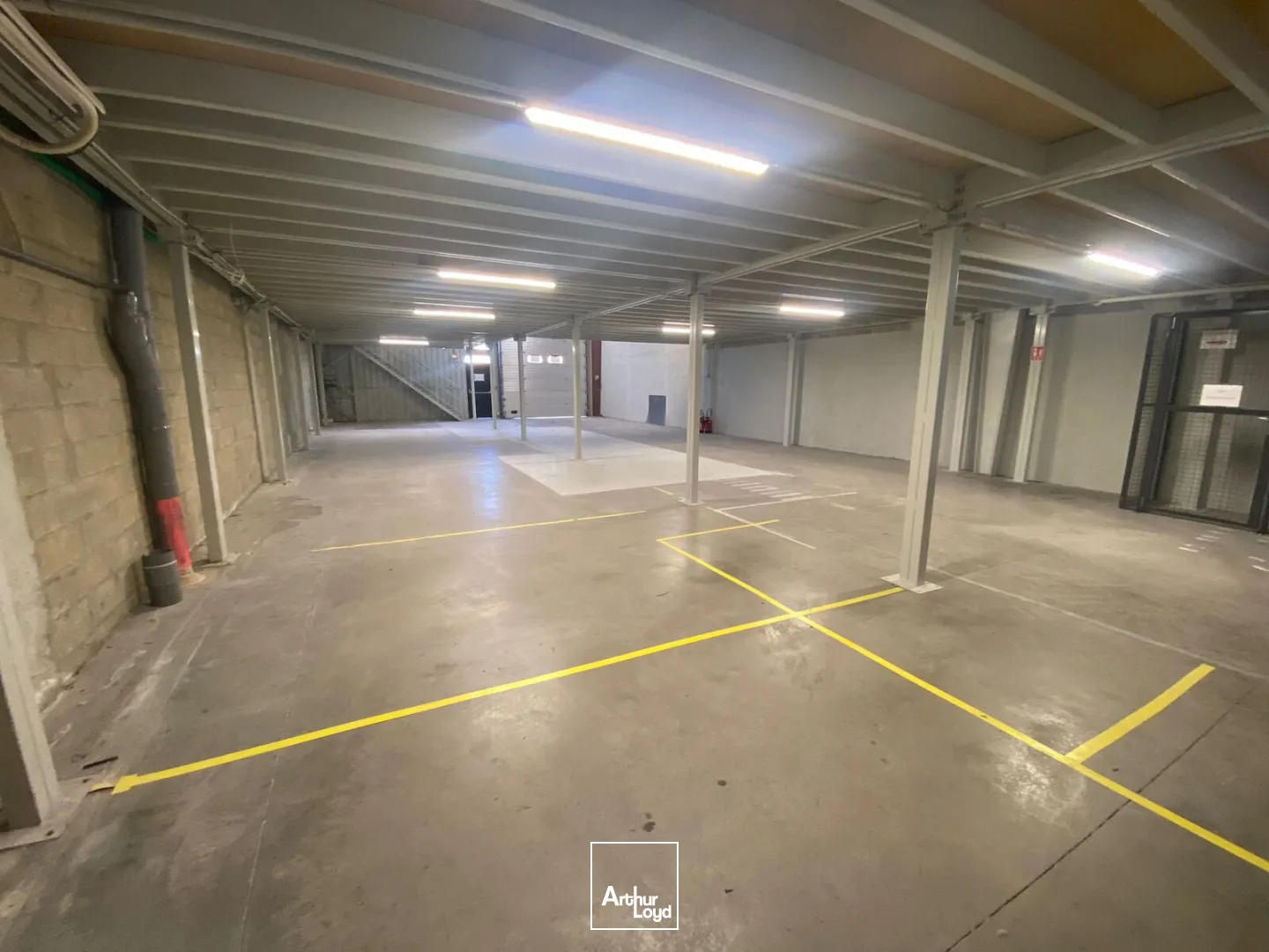 Local d'activités avec bureaux à vendre - ZFU - 13016 Marseille