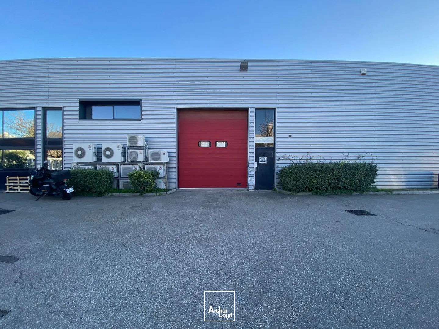 Local d'activités avec bureaux à vendre - ZFU - 13016 Marseille