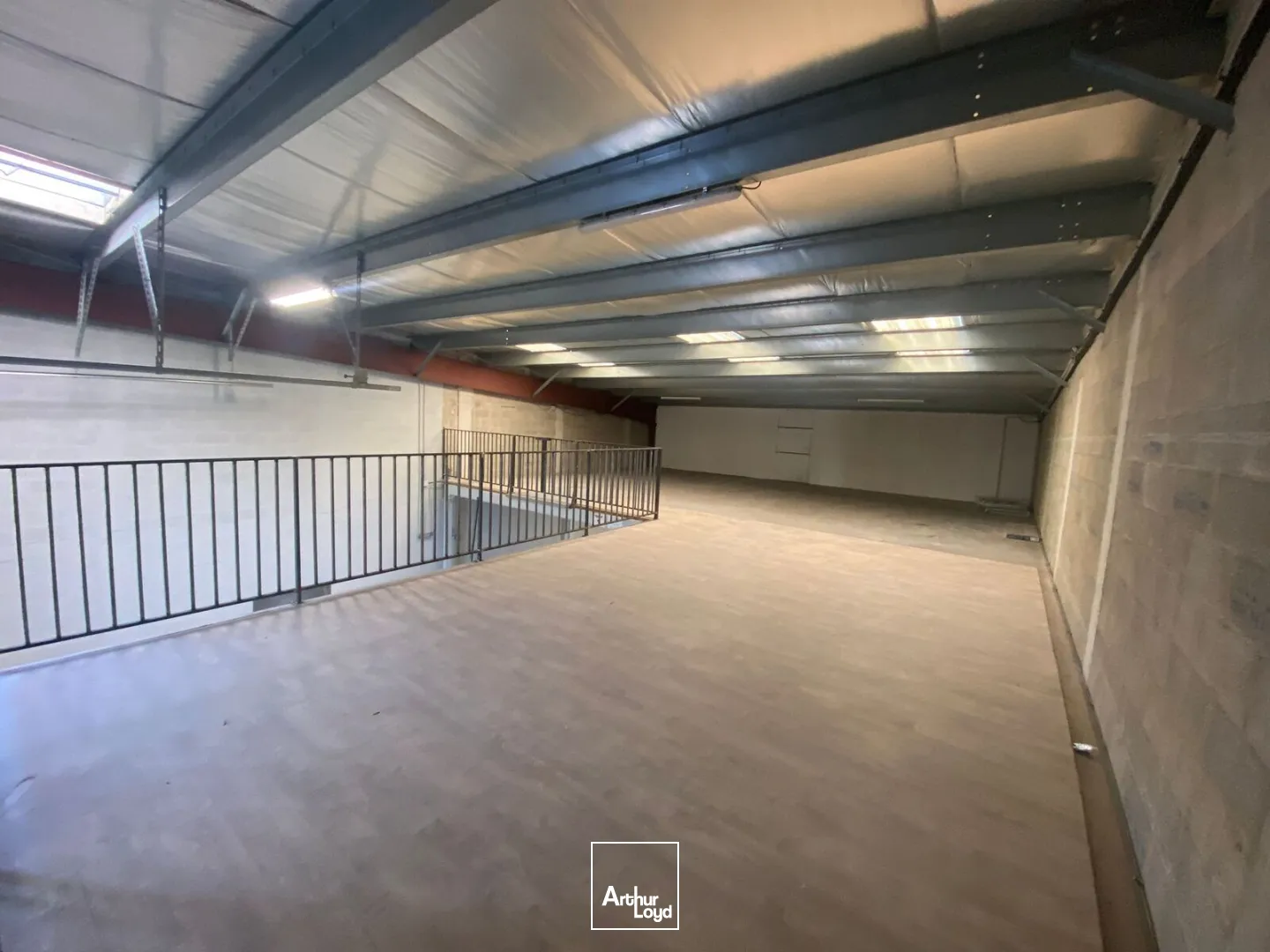 Local d'activités avec bureaux à vendre - ZFU - 13016 Marseille