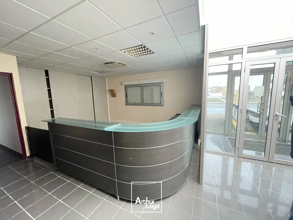 BUREAUX 450 M² À LOUER  IMMEUBLE RÉCENT, ACCESSIBILITÉ OPTIMISÉE