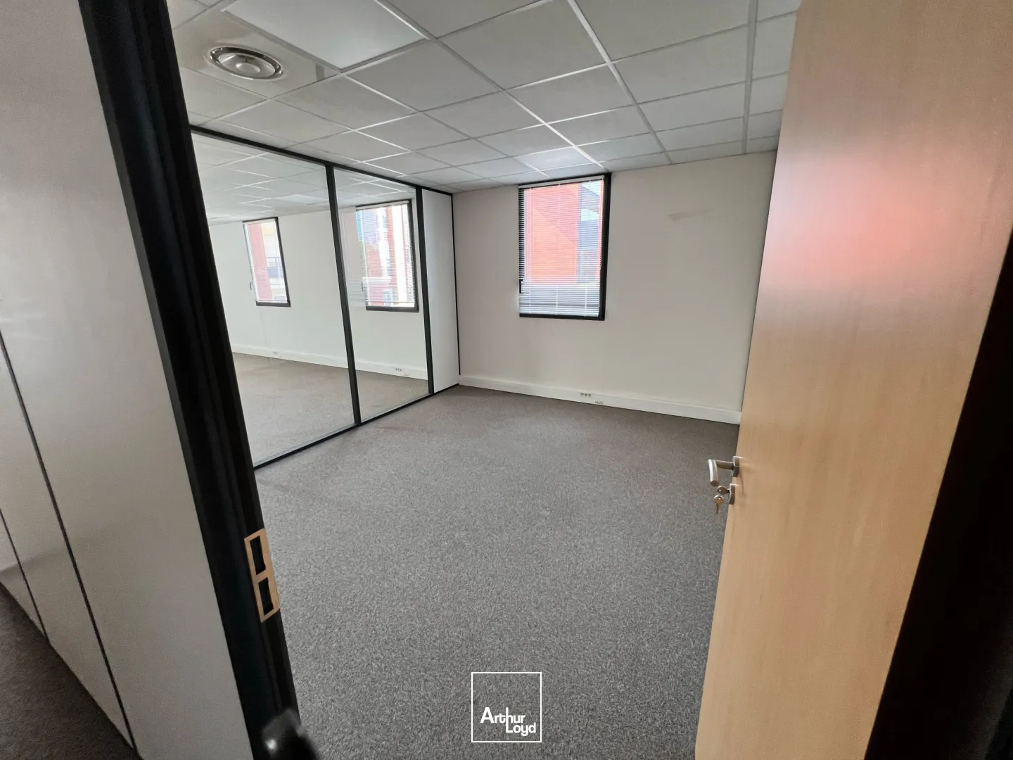 Bureaux - Location - NIMES - 30900 - 107.14-107.14 - 7583162