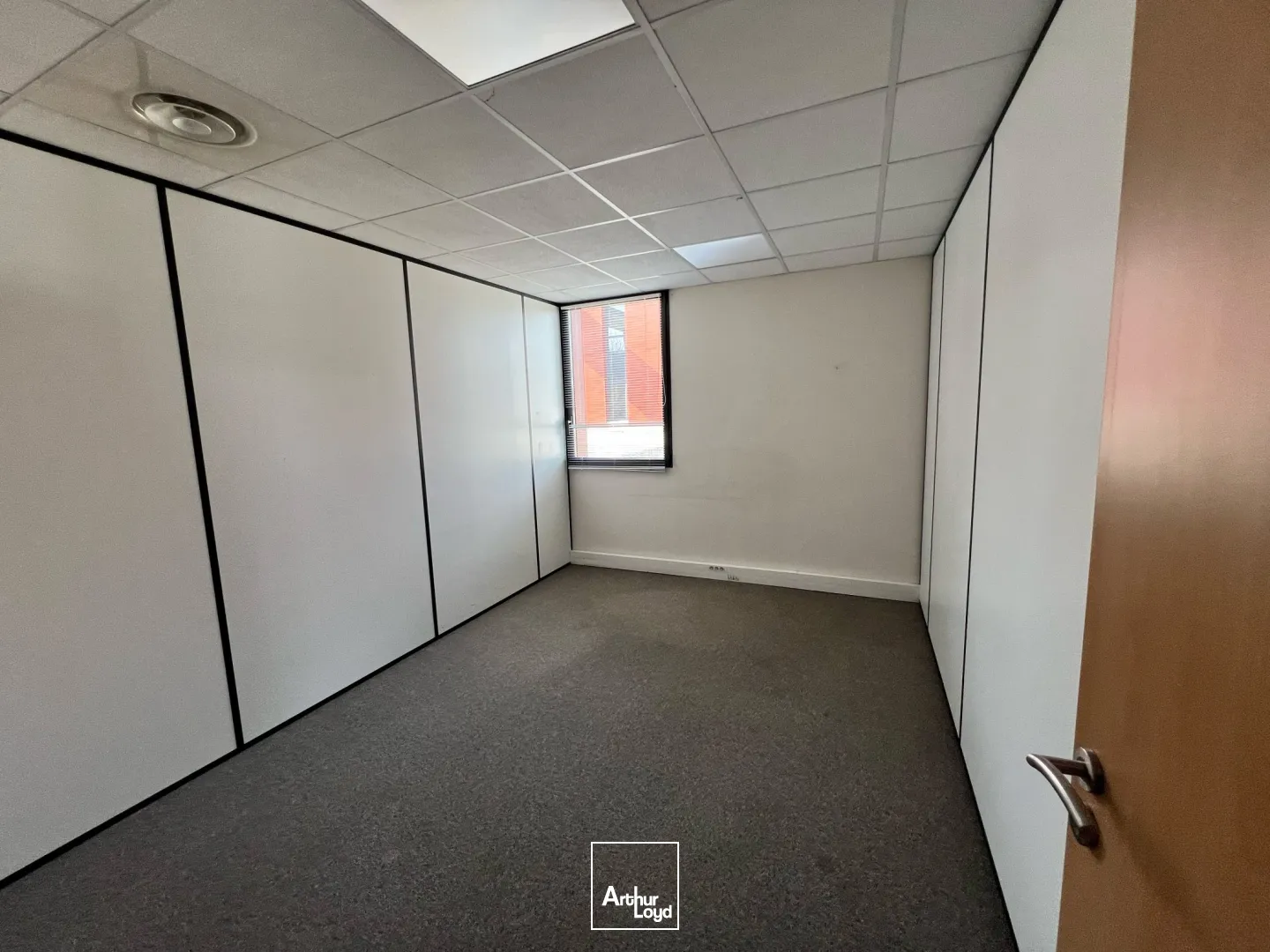 Bureaux - Location - NIMES - 30900 - 107.14-107.14 - 7583163