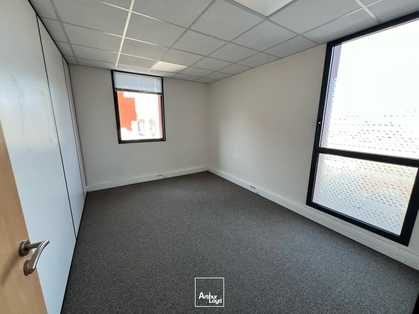 Bureaux - Location - NIMES - 30900 - 107.14-107.14 - 7583165