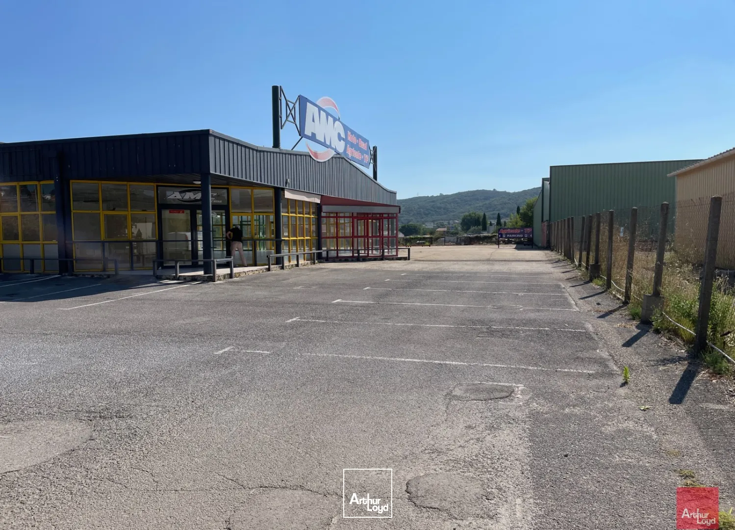 LOCAUX D'ACTIVITES AVEC HALL EXPOSITION A LOUER - SECTEUR ALES