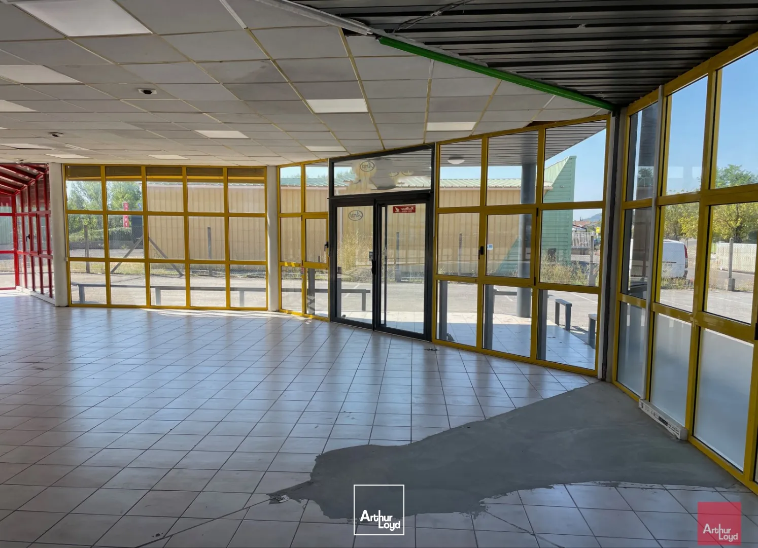 LOCAUX D'ACTIVITES AVEC HALL EXPOSITION A LOUER - SECTEUR ALES