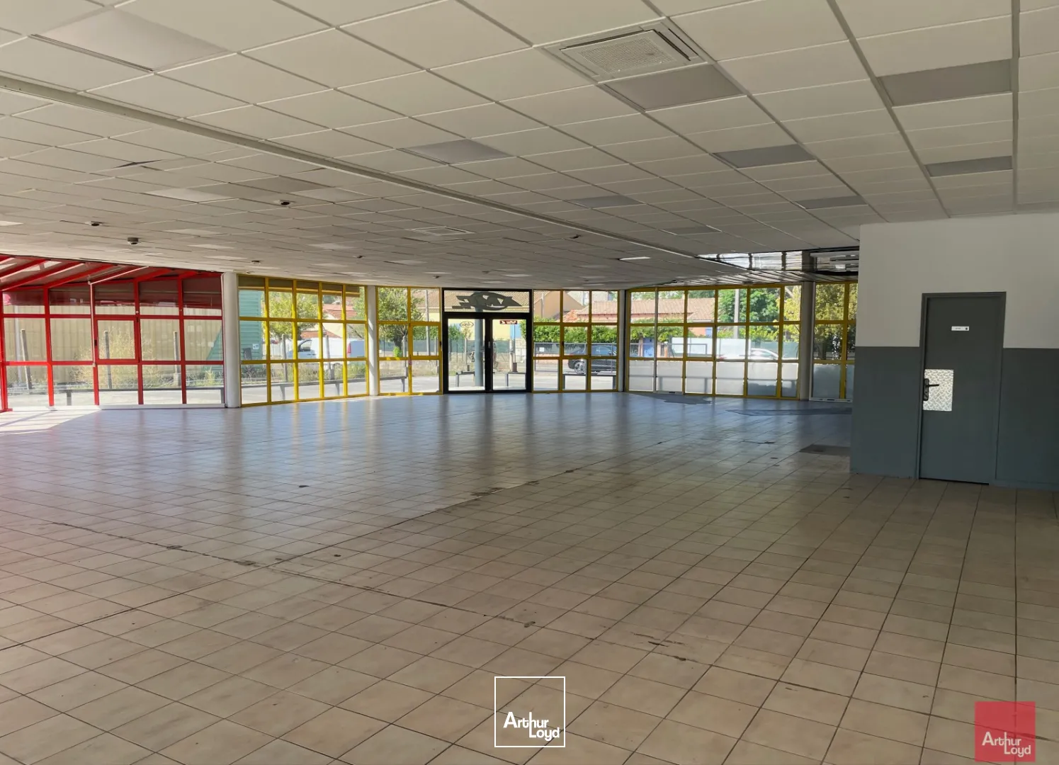 LOCAUX D'ACTIVITES AVEC HALL EXPOSITION A LOUER - SECTEUR ALES