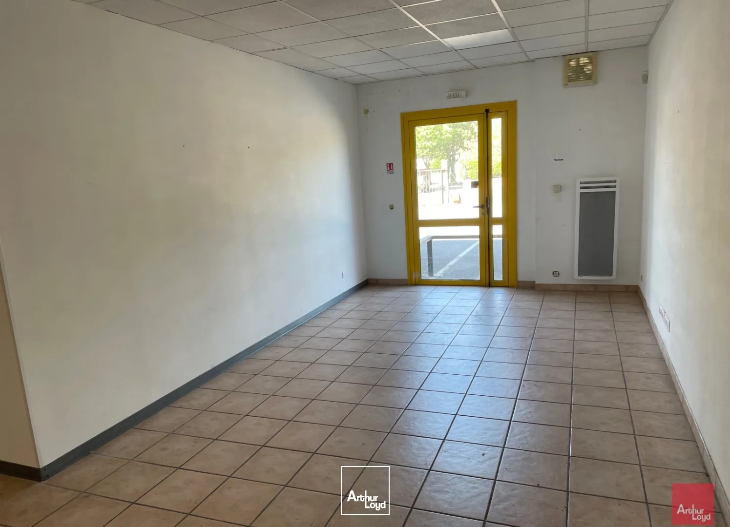 LOCAUX D'ACTIVITES AVEC HALL EXPOSITION A LOUER - SECTEUR ALES