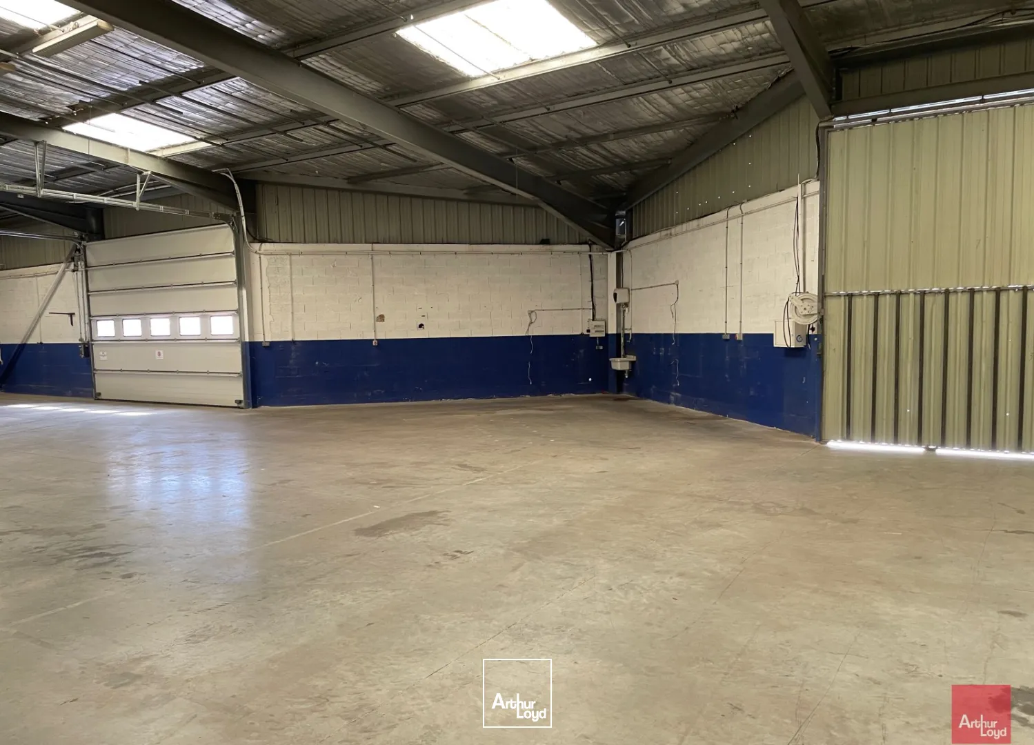 LOCAUX D'ACTIVITES AVEC HALL EXPOSITION A LOUER - SECTEUR ALES