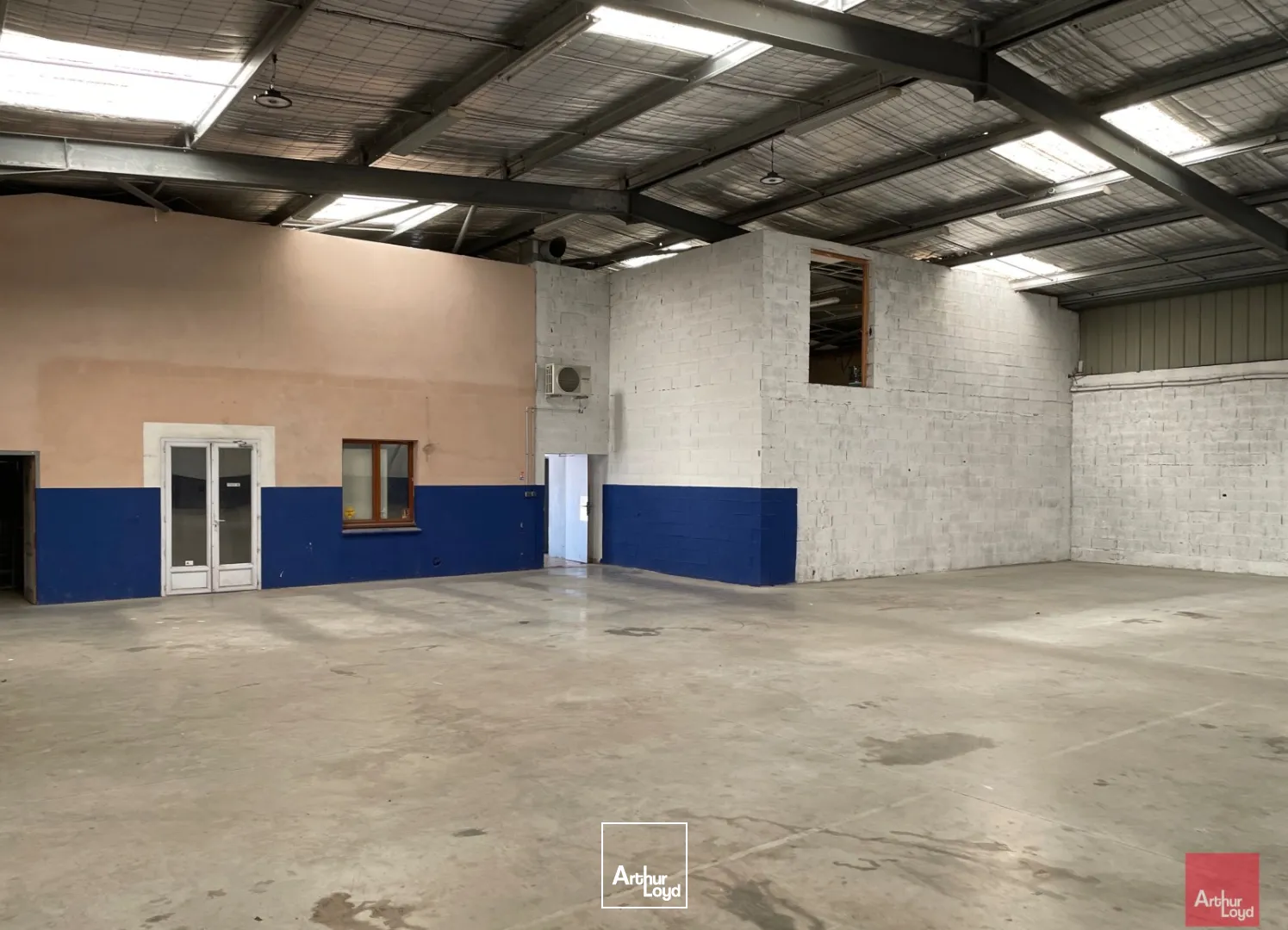 LOCAUX D'ACTIVITES AVEC HALL EXPOSITION A LOUER - SECTEUR ALES