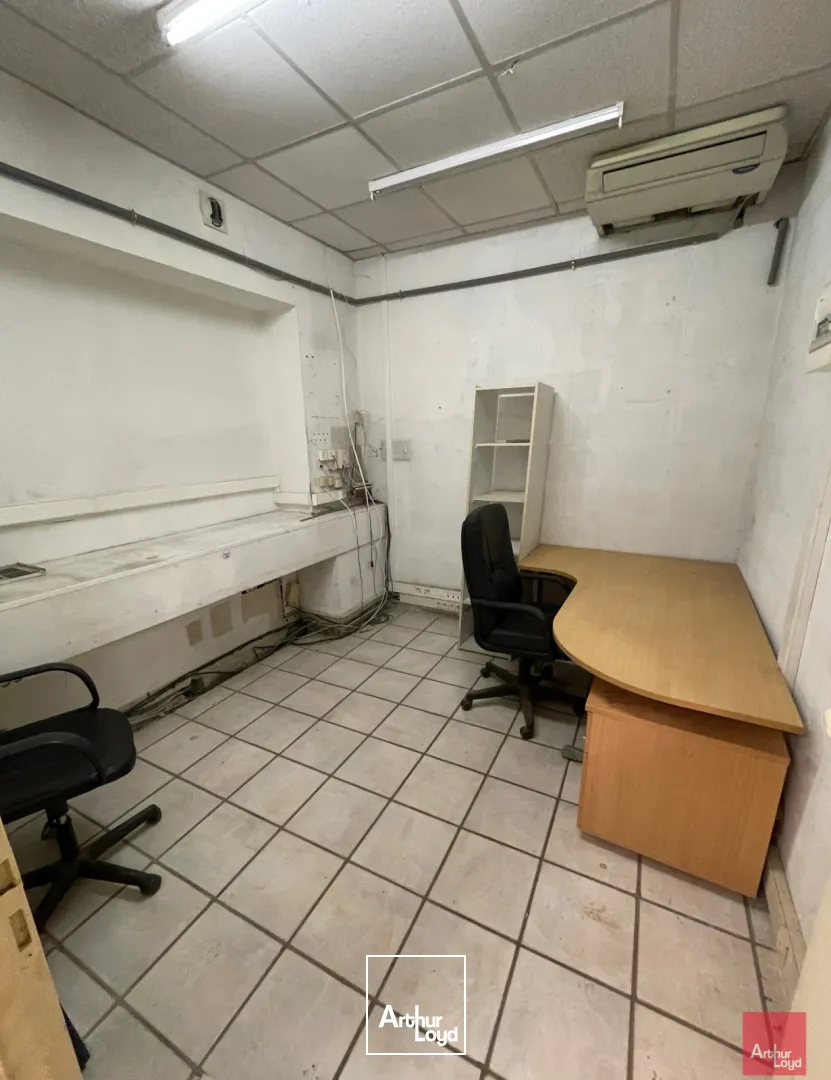 LOCAUX D'ACTIVITES AVEC HALL EXPOSITION A LOUER - SECTEUR ALES