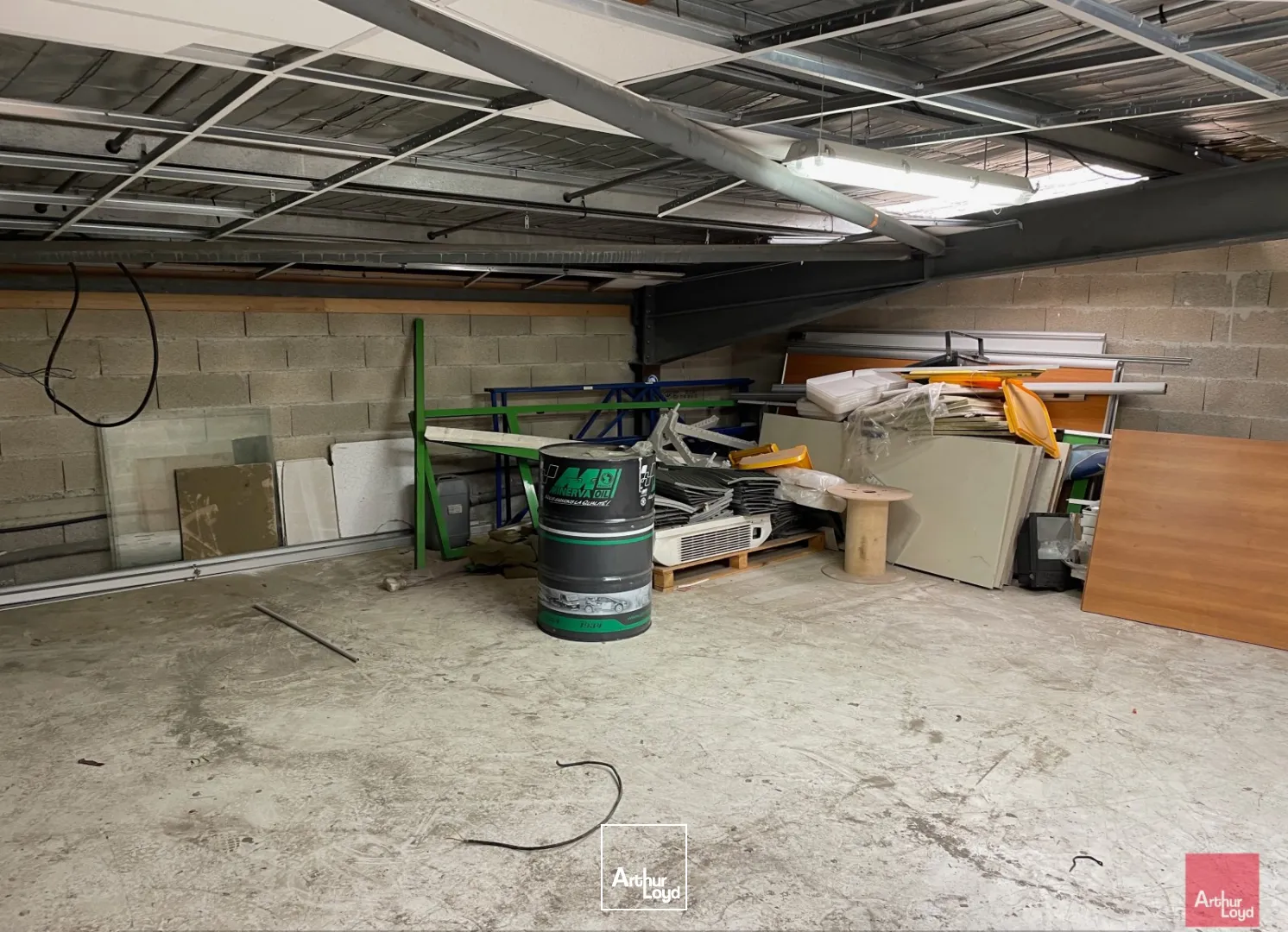 LOCAUX D'ACTIVITES AVEC HALL EXPOSITION A LOUER - SECTEUR ALES