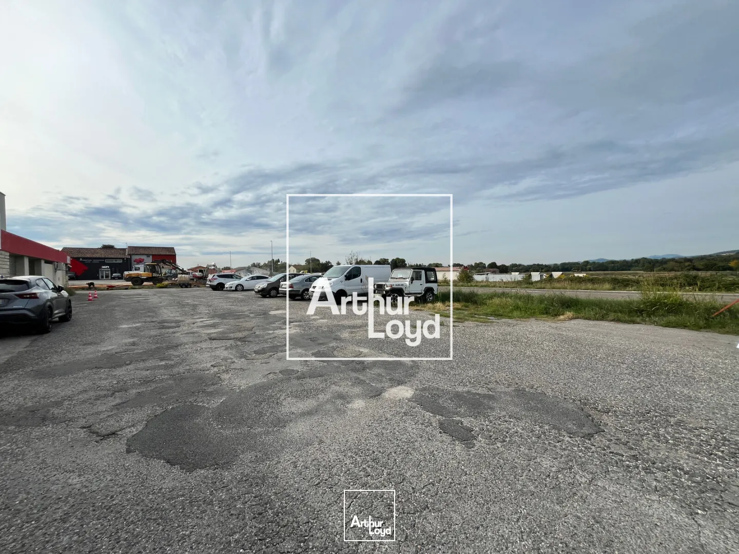 À LOUER - BUREAUX AVEC STOCKAGE - SAINT-HILAIRE-DE-BRETHMAS (30560)