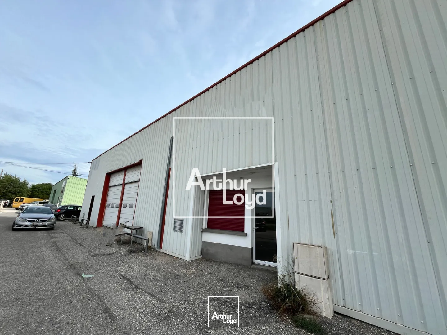 À LOUER - BUREAUX AVEC STOCKAGE - SAINT-HILAIRE-DE-BRETHMAS (30560)