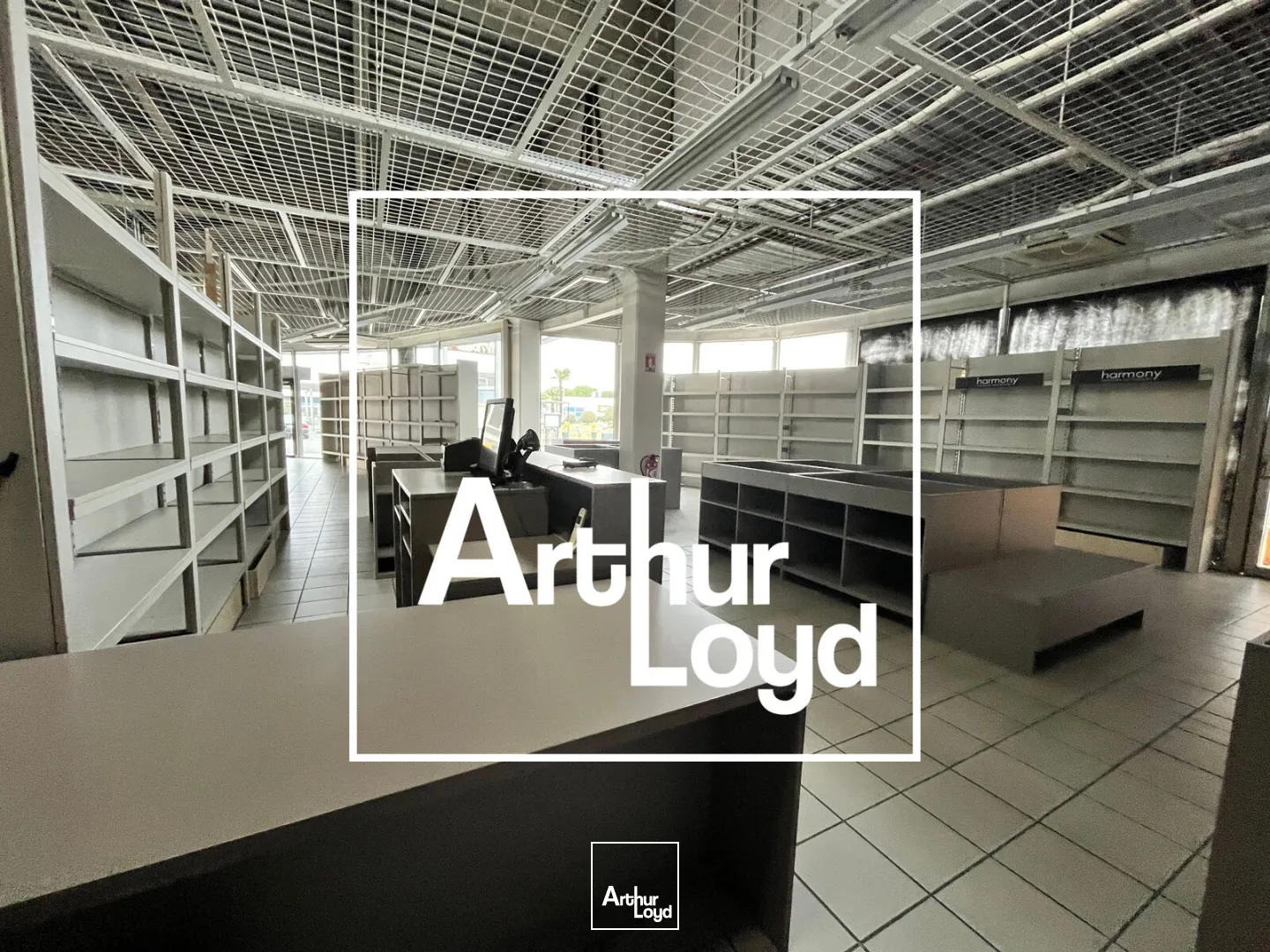 Emplacement commercial à louer - Forte visibilité - NIMES OUEST