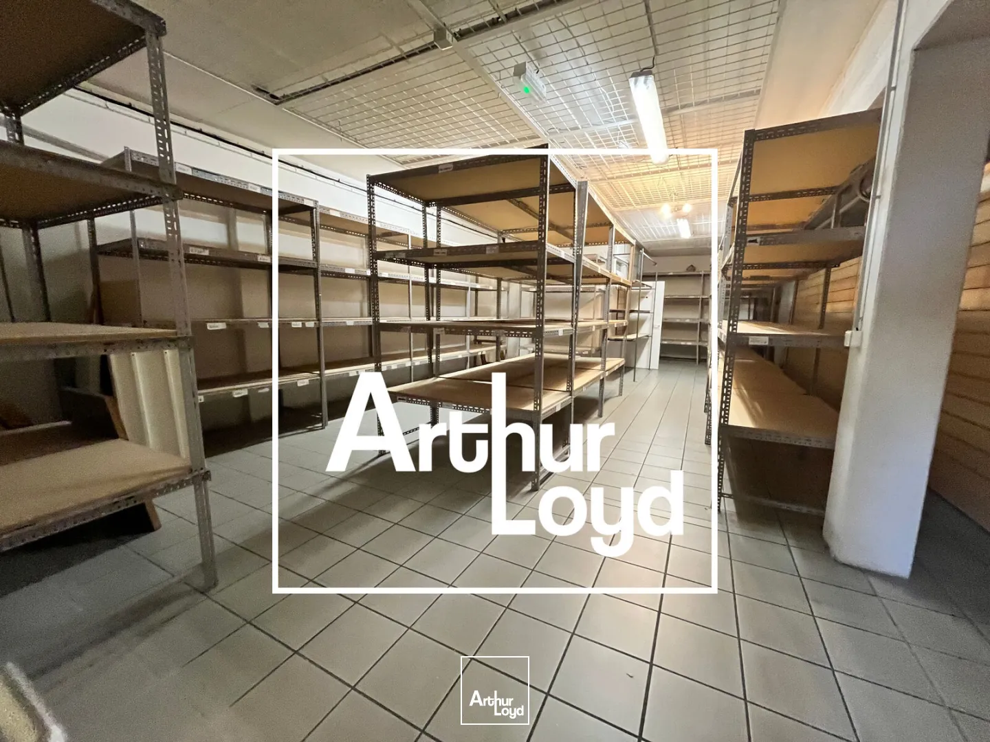 Emplacement commercial à louer - Forte visibilité - NIMES OUEST