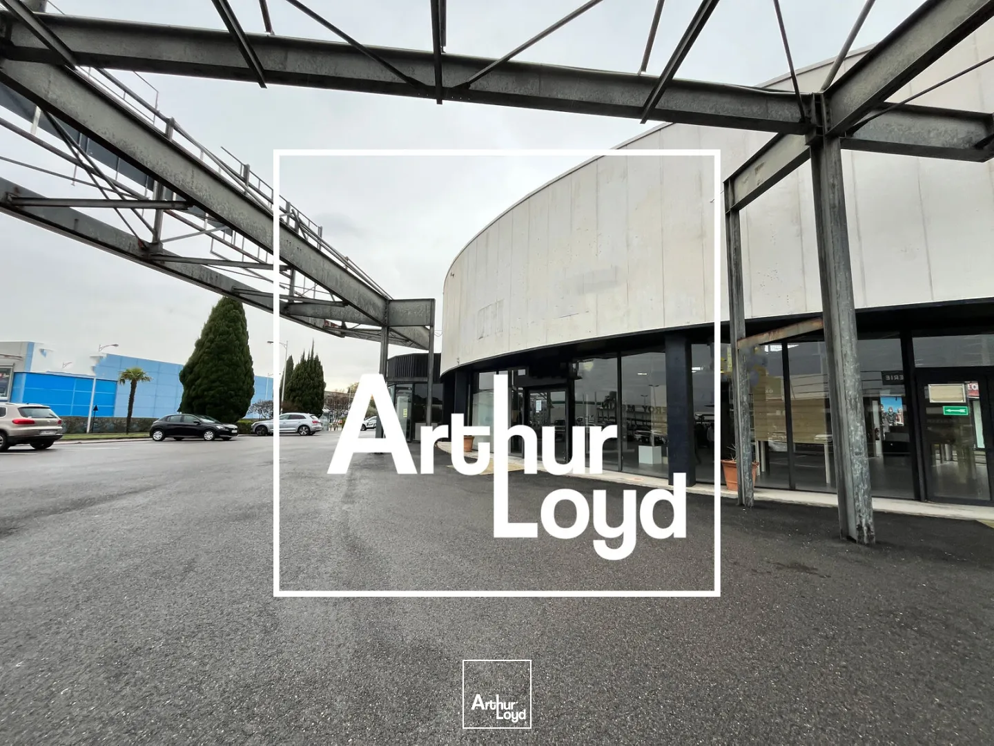 Emplacement commercial à louer - Forte visibilité - NIMES OUEST