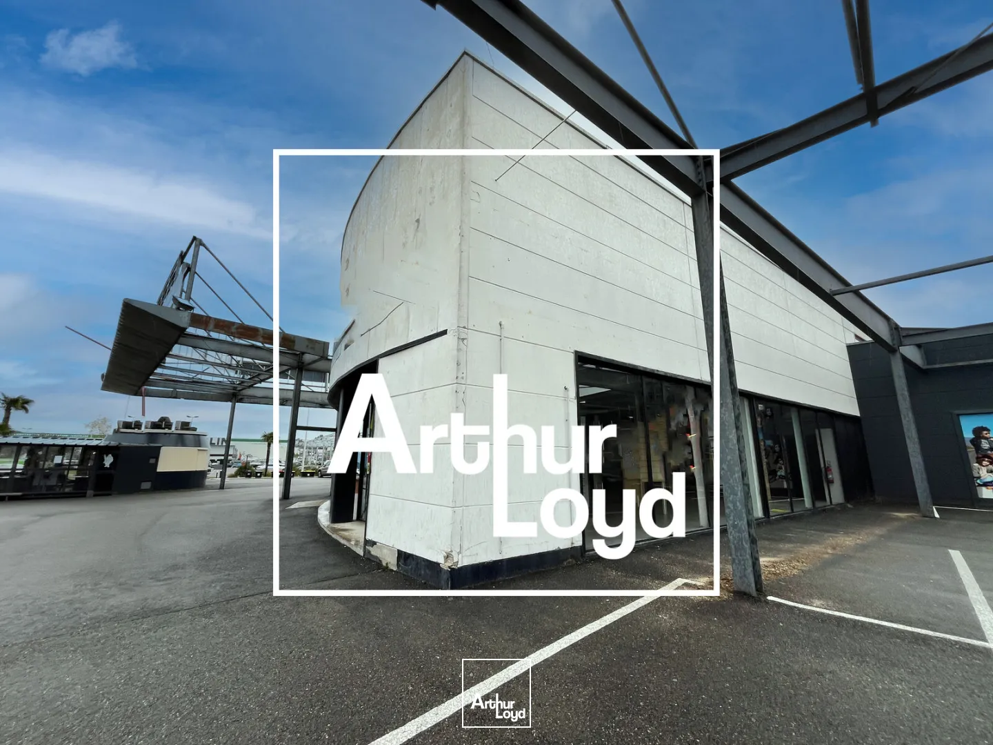 Emplacement commercial à louer - Forte visibilité - NIMES OUEST