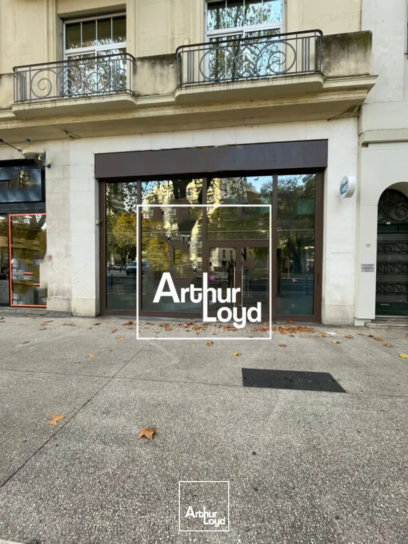 Emplacement n°1 - Très belle visibilité - Local commercial - Nîmes Centre-Ville / Proche Arènes