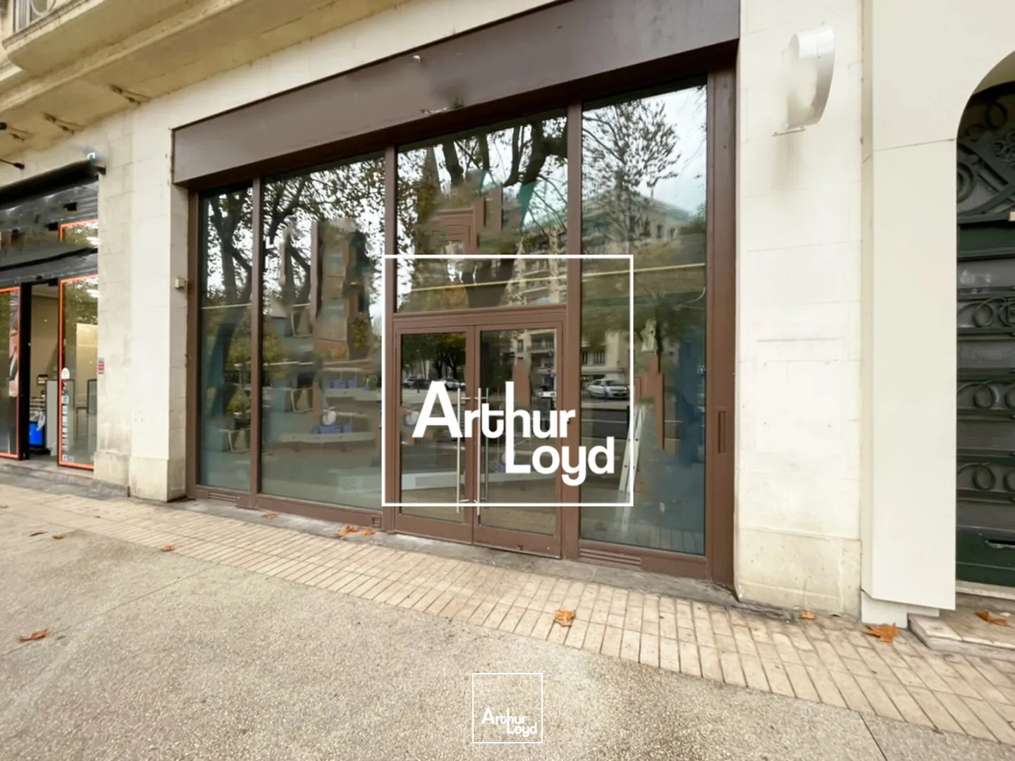 Emplacement n°1 - Très belle visibilité - Local commercial - Nîmes Centre-Ville / Proche Arènes