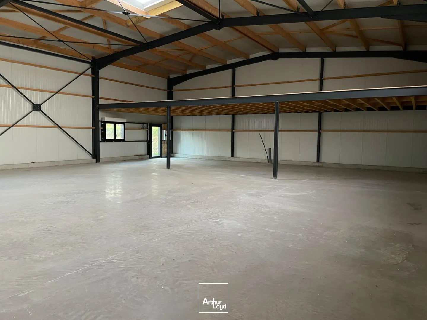 LOCAL D'ACTIVITE A LOUER - 500M² DIVISIBLES - SAINT-THURIAU