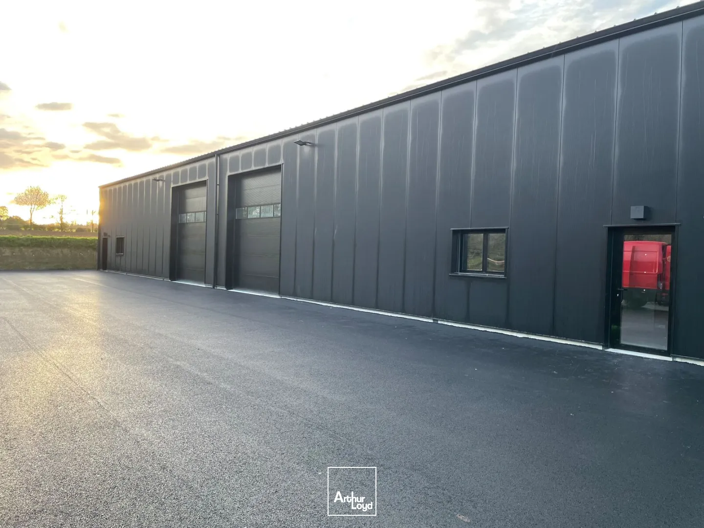 LOCAL D'ACTIVITE A LOUER - 500M² DIVISIBLES - SAINT-THURIAU