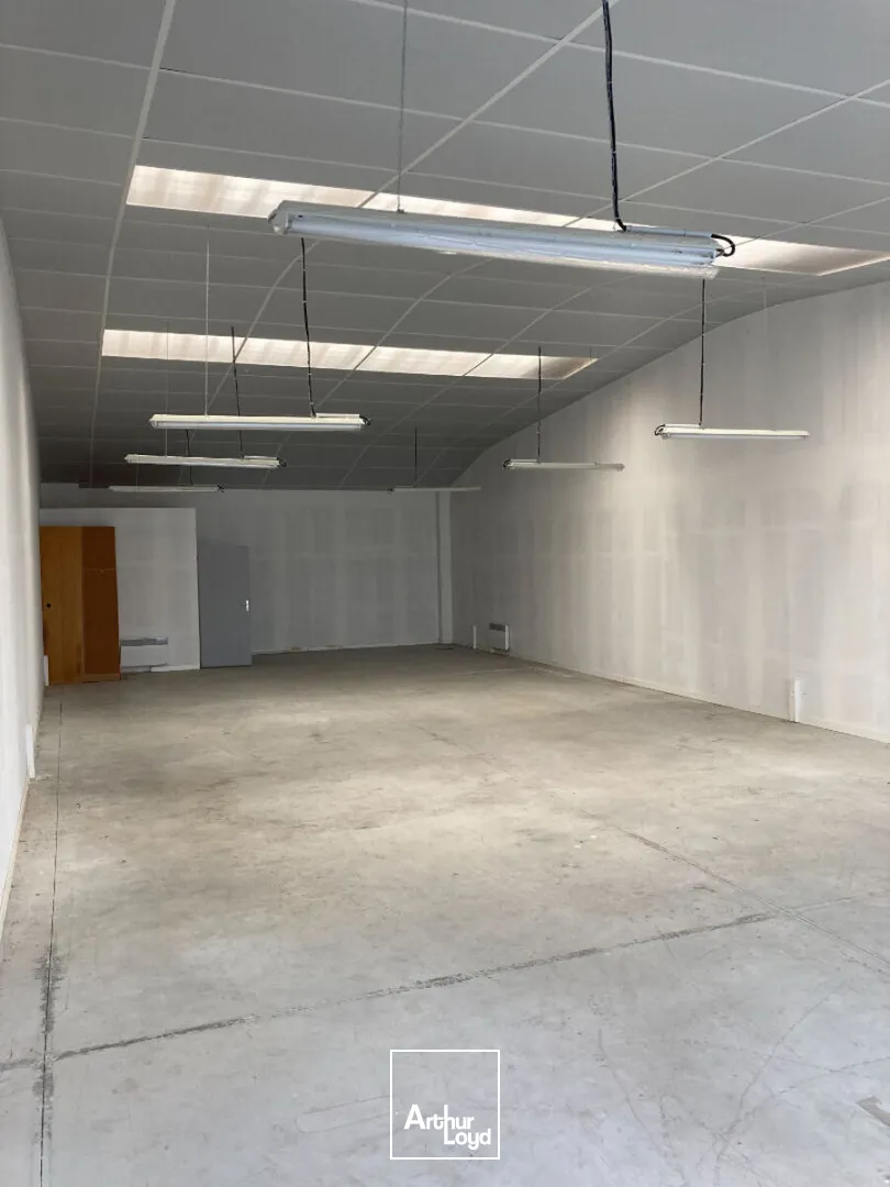 A LOUER - LOCAL COMMERCIAL 150 M² - PLOEREN