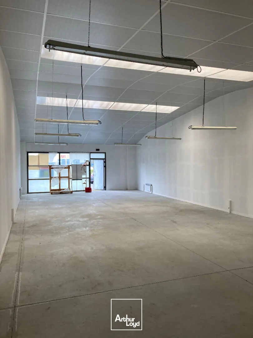 A LOUER - LOCAL COMMERCIAL 150 M² - PLOEREN