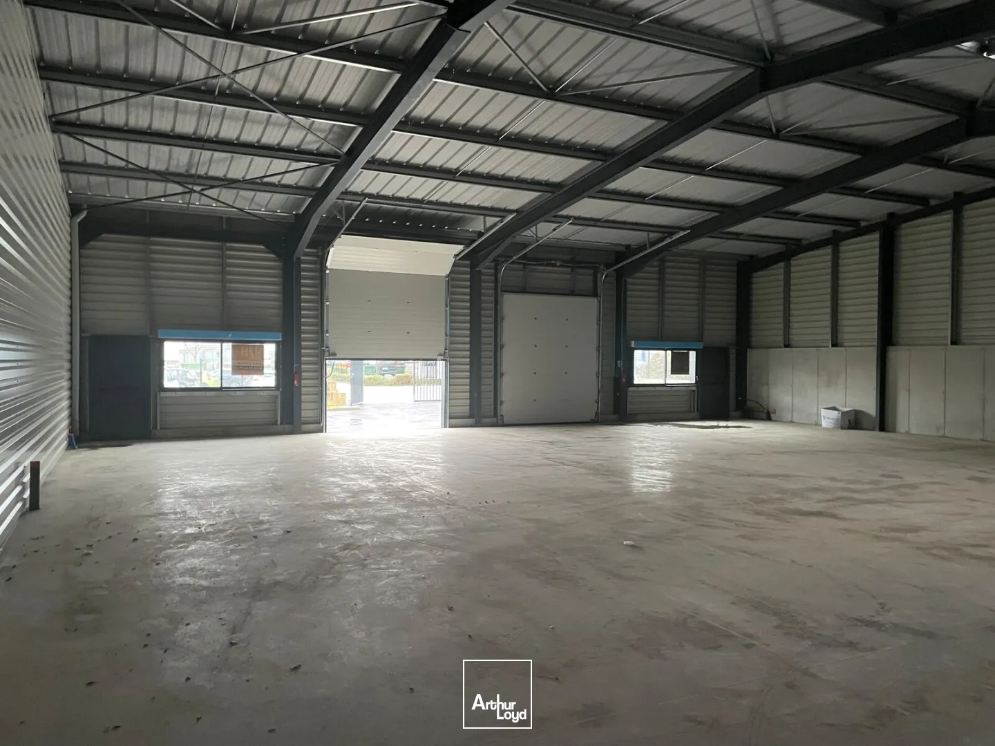 A LOUER - LOCAL D'ACTIVITE 360 M² - SAINT AVE