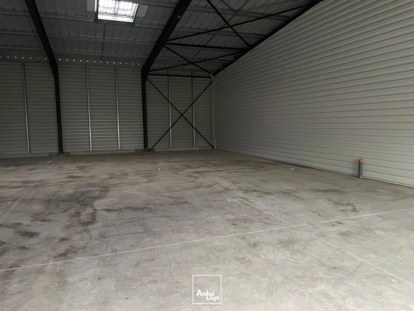 A LOUER - LOCAL D'ACTIVITE 360 M² - SAINT AVE