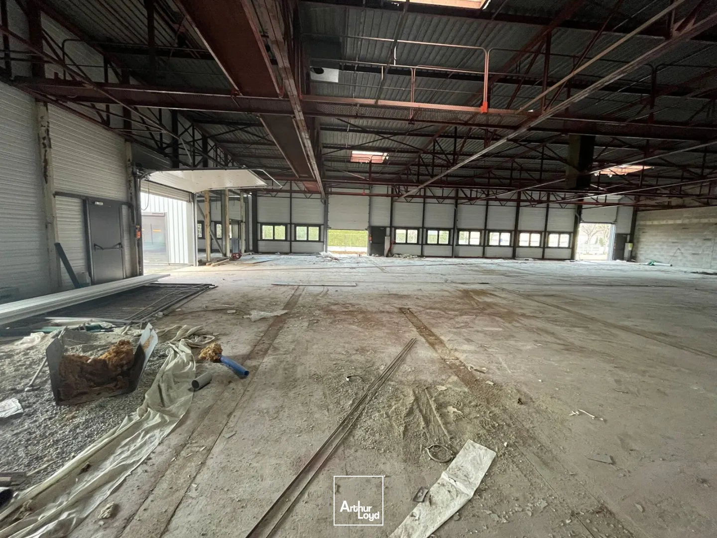 Opportunité d'achat ou location : locaux d'activité de 764 m² à St Etienne de Crossey