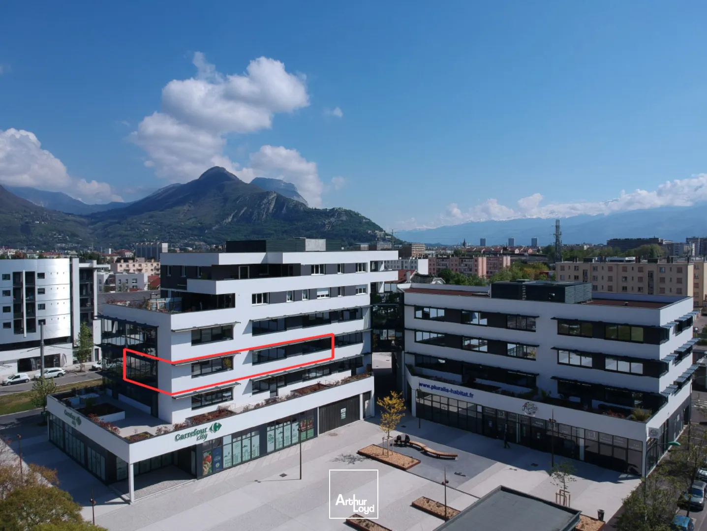 BUREAUX A LOUER + COMMERCE DANS IMMEUBLE RECENT A SEYSSINET PARISET 