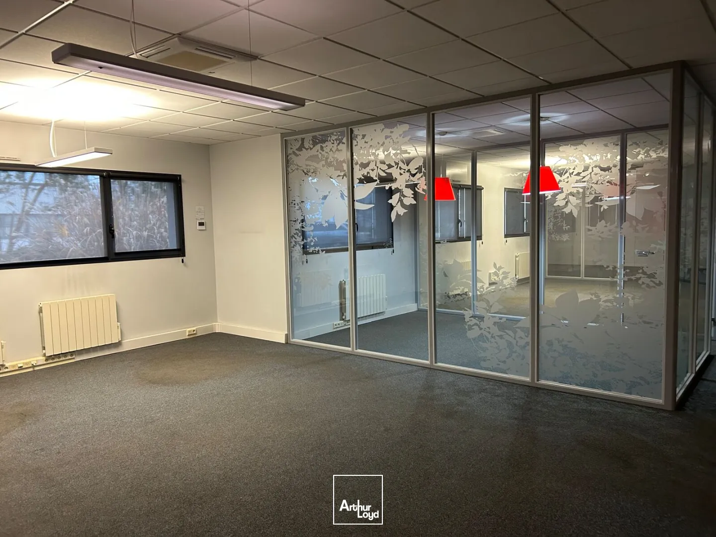 A Ste Luce sur loire, bâtiment indépendant de 1500 m2 à louer