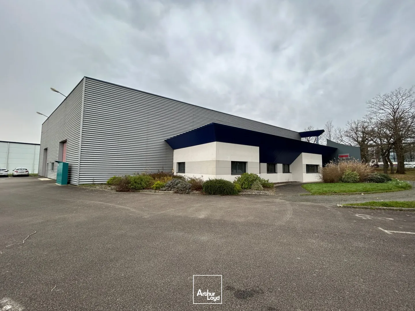 A Ste Luce sur loire, bâtiment indépendant de 1500 m2 à louer