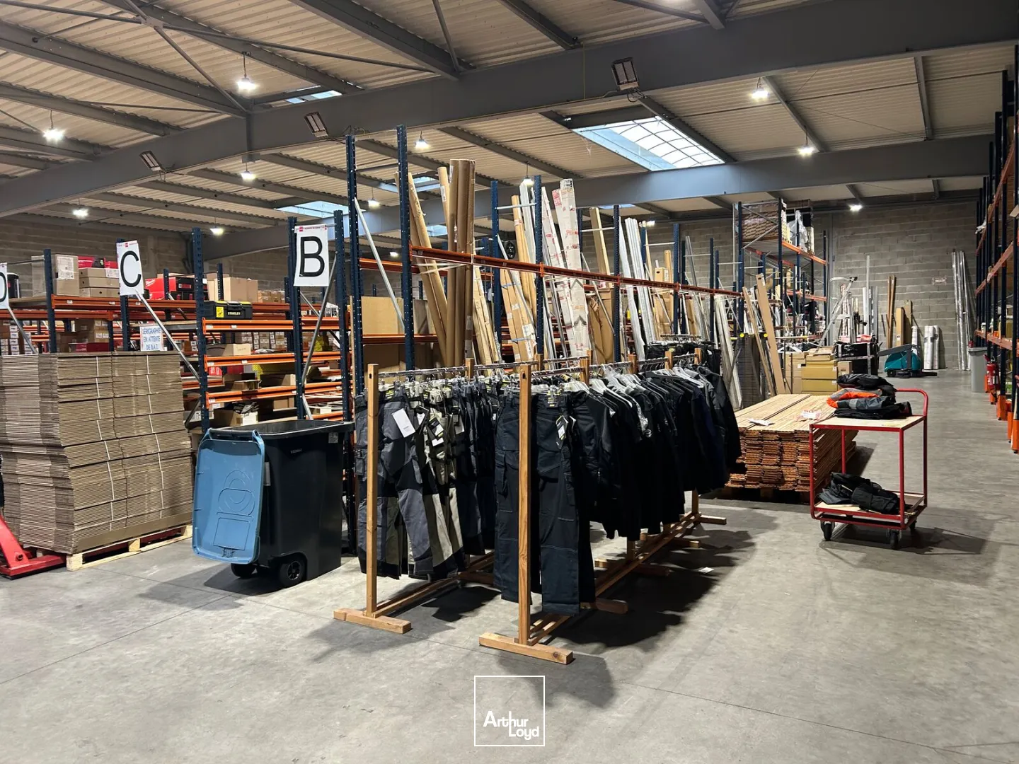 Aux Sorinières, cellule d'activité à louer