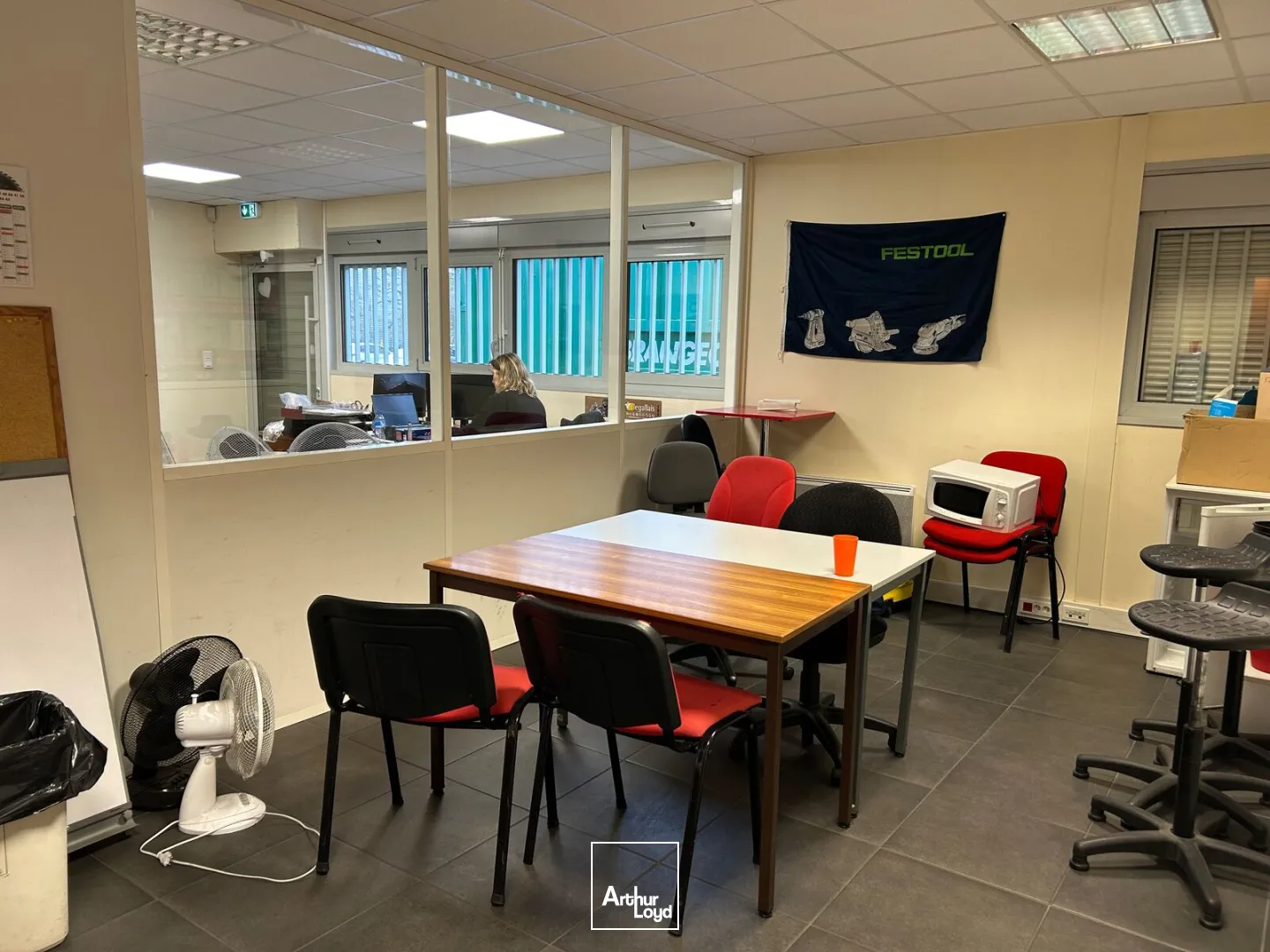 Aux Sorinières, cellule d'activité à louer