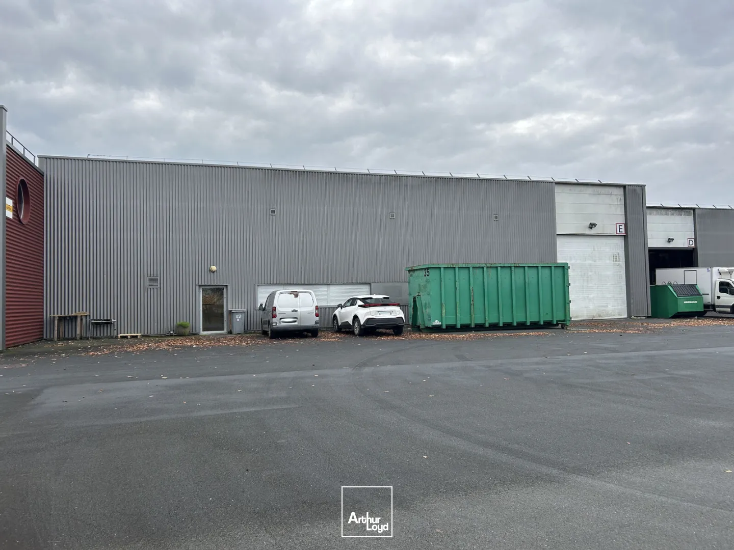 Aux Sorinières, cellule d'activité à louer