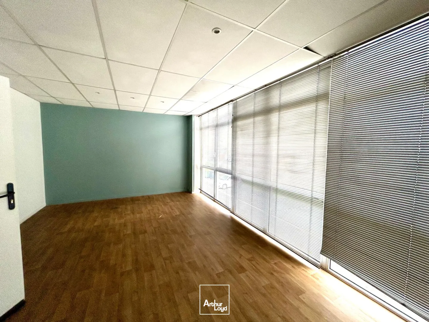 Bureaux à louer 152 m² divisibles - Visibilité sur axe pasasnt - Bordeaux - Bassins à Flots/Bacalan